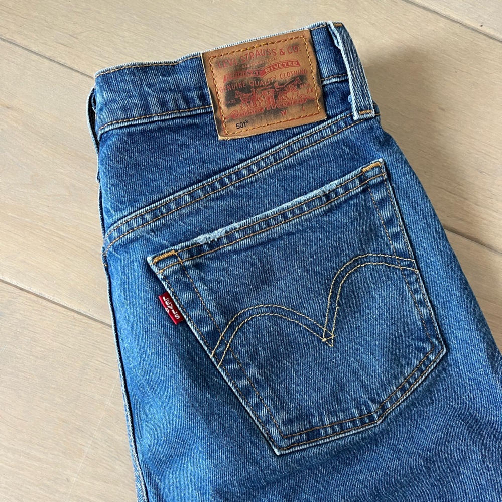 Women’s Levi 501 jeans. W28 L26.